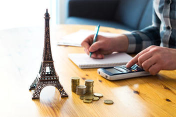 FRENCH GOVERNMENT RELEASES EXCEPTIONAL SUPPORT FOR FINANCIALLY EXPOSED STUDENTS STUDENTS Grants and financial aid covid-19 Higher Education Student life As part of support actions for disadvantaged youth in the context of the sanitary crisis, French Prime Minister Philippe released an additional €200 one-off support for students in precarious situation. In the wake of the French Prime Minister’s speech on May 4th, the Ministry of Higher Education, Research and Innovation detailed the terms of payment